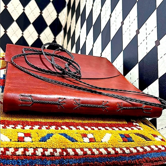 Artisan Handmade Leather Artist’s Folio – Masterpiece for Discerning Creatives - Picture 7 of 17